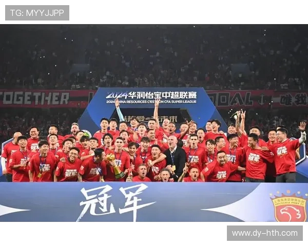 上海足球队在城市联赛积分榜上以77分稳居第一名展现强大实力